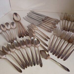 Lot 43 Pcs 1940s ONEIDA COMMUNITY TUDOR Silver Plate Queen Bess Silverware